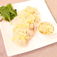簡単!ネギ塩だれの蒸し鶏