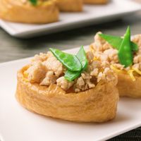 お弁当にも 鶏そぼろお稲荷さん