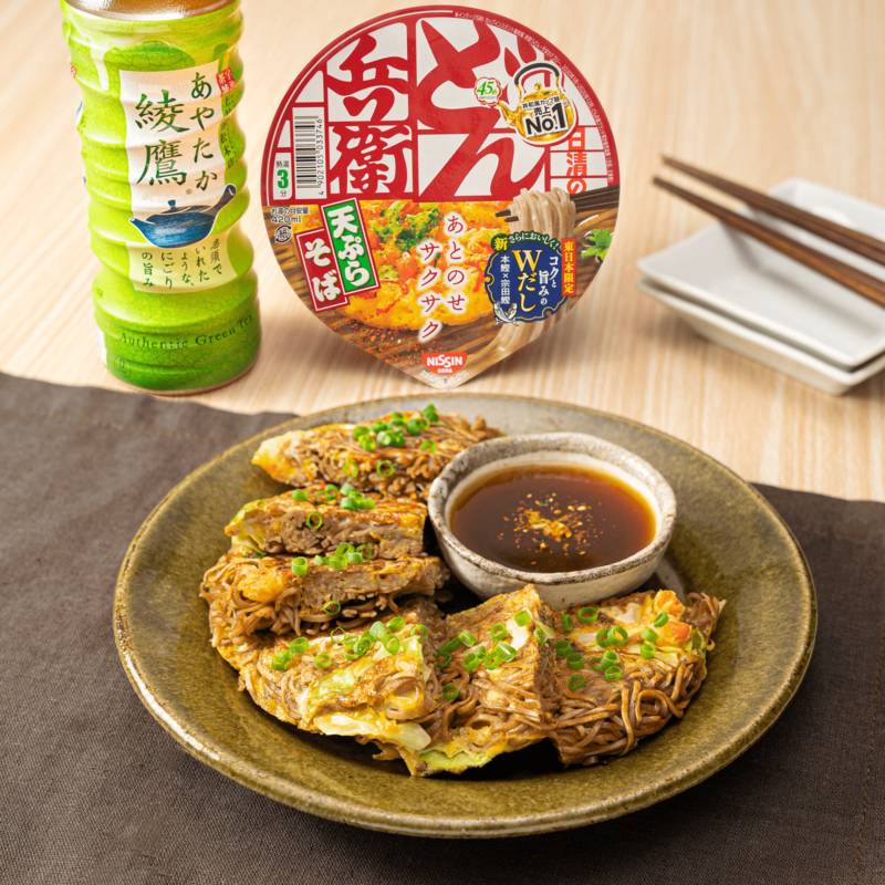 綾鷹だしつゆでいただく どん兵衛のお好み焼き 作り方 レシピ クラシル