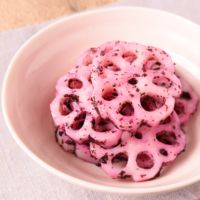 お花見弁当に 桜色の花れんこん
