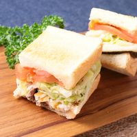 酢キャベツたっぷりサバサンド