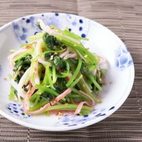 三つ葉とかにかまの酢の物