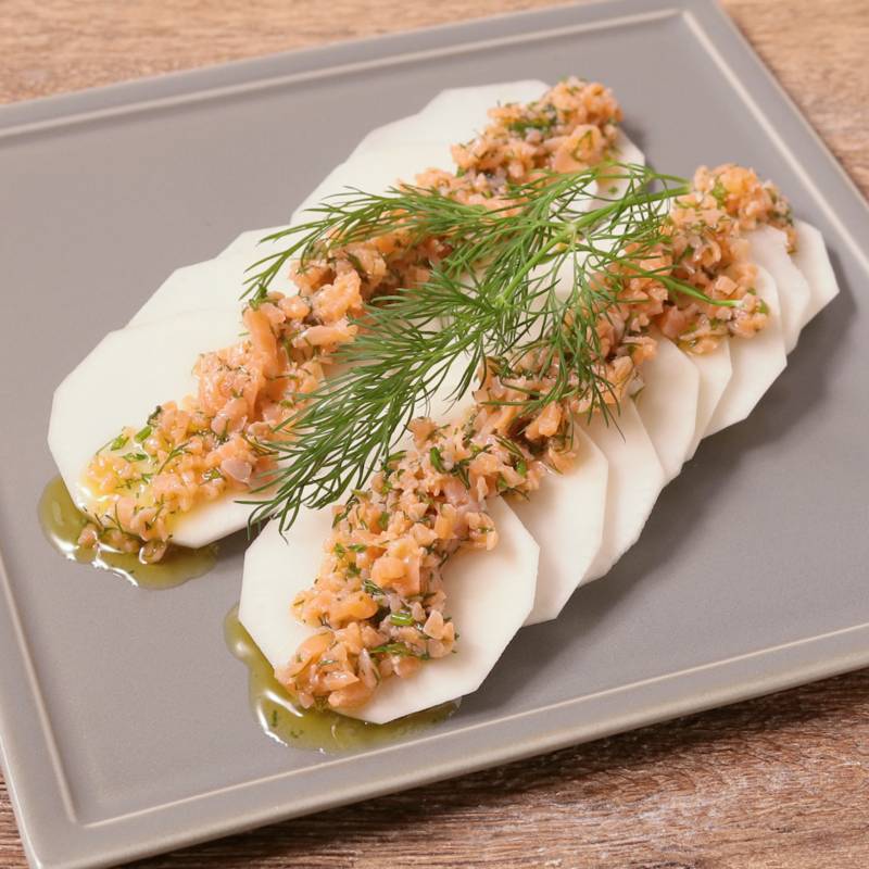 レタスとスモークサーモンのディル ドレッシングサラダ 作り方 レシピ クラシル