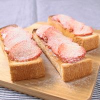 練乳バターの いちごトースト