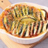 ズッキーニとハムチーズのミルフィーユトマト焼き