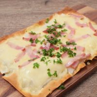 クリスピーワンタン餅ピザ