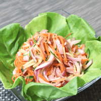 ベーコンと野菜のエスニックサラダ