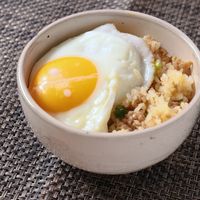 韓国風 ピリ辛そぼろの混ぜごはん