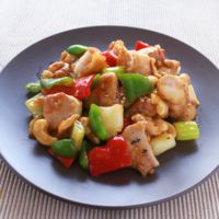 カラフル 鶏肉のカシューナッツ炒め