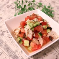 夏にさっぱり!トマトときゅうりとささみのサラダ