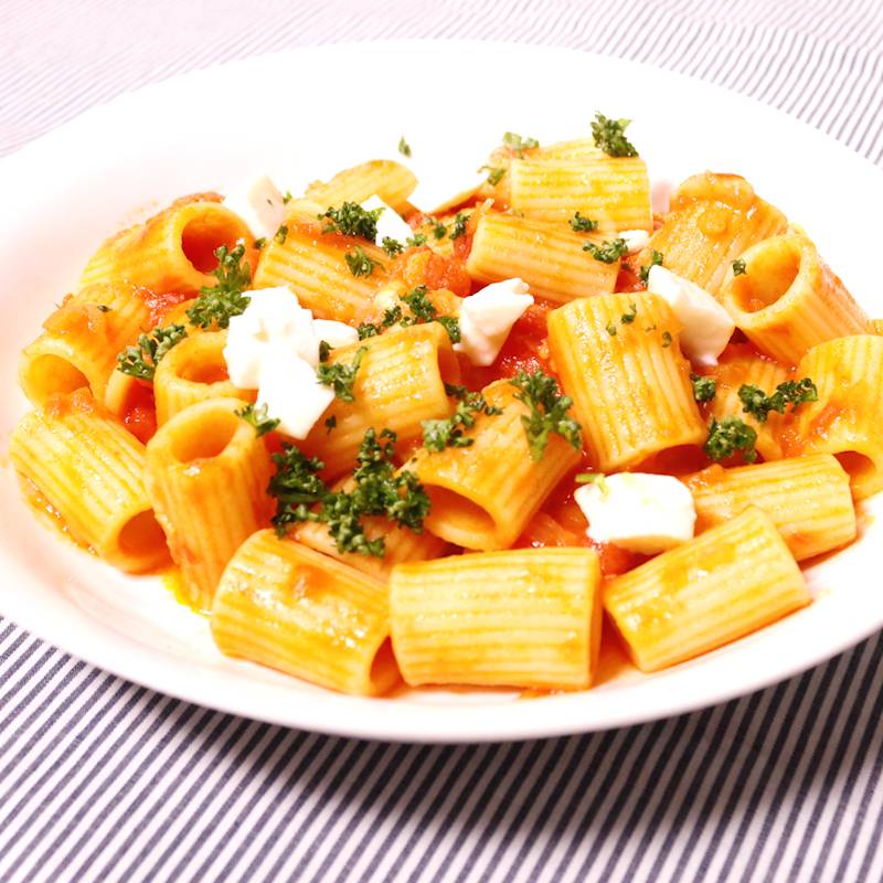 サーロインとゴルゴンゾーラソースのリガトーニのレシピ