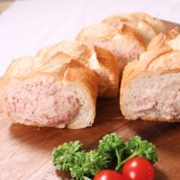 フランスパン丸ごと!おかずパン