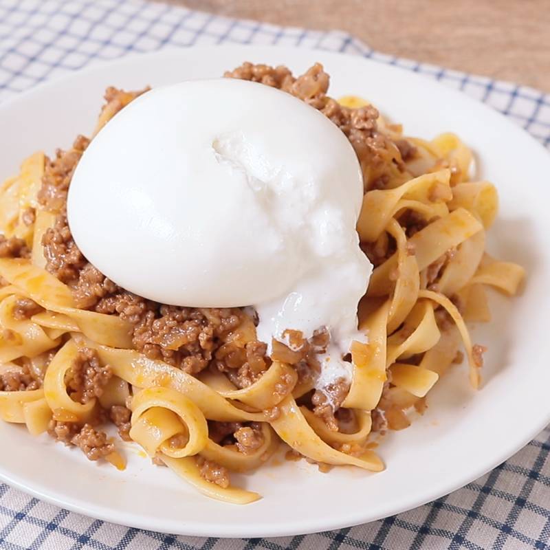 とろーりブッラータチーズのボロネーゼ 作り方 レシピ クラシル