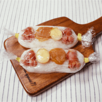 お弁当にも!おかずのっけのスティックおにぎり