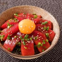 卵黄とろーり マグロユッケ丼