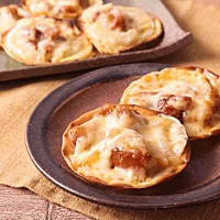 焼き鳥の缶詰で 照りマヨピザ