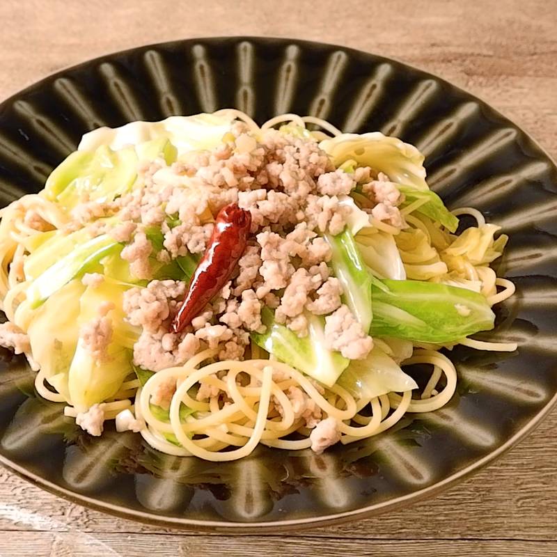 鶏ひき肉とキャベツの簡単レンジ蒸し 作り方・レシピ | クラシル