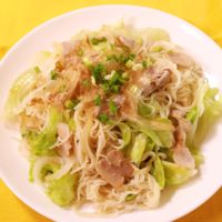 さっぱりおいしい 豚肉とレタスのそうめんチャンプルー