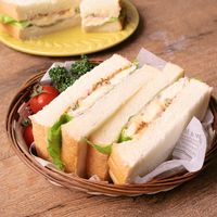 生ハムとクリームチーズのハニーマスタードサンド