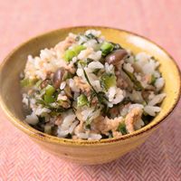 ごま油香る野沢菜としめじの混ぜご飯
