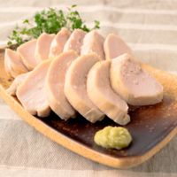 だしの旨味がたっぷりサラダチキン