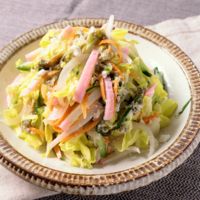 新玉ねぎと彩り野菜のとろろ昆布和え
