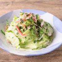 レタスとカニカマの甘酢サラダ