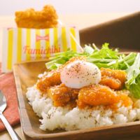 おうちで簡単 ファミチキの温玉アジアンチキン丼