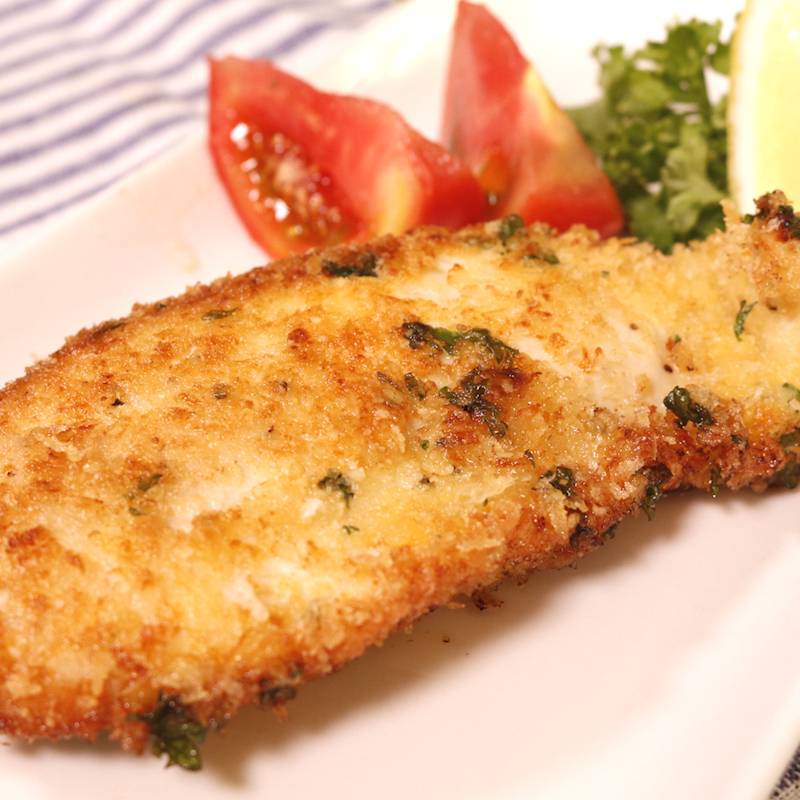 鶏胸肉のミラノ風カツレツ 作り方 レシピ クラシル
