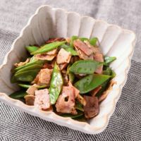 絹さやとベーコンの旨塩レモンペッパー炒め