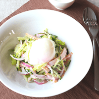 とろーり!温泉卵と香味野菜のサラダ