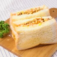 野菜たっぷり味噌マヨサバサンド
