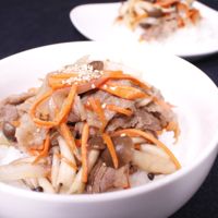 ボリューム満点！野菜たっぷり牛丼