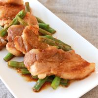 厚切り豚バラとさやいんげんのレモン醤油炒め
