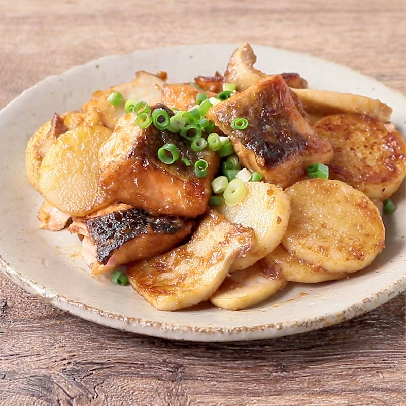 鮭とエリンギと長芋のにんにく味噌バター炒め 作り方 レシピ クラシル