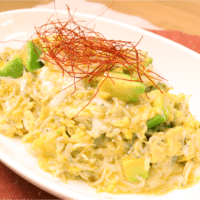 優しい味付けでほっと一息!しらすとアボカドの卵とじ丼