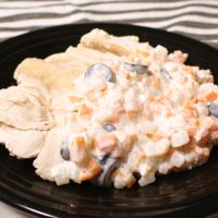 しっとりチキンの野菜とヨーグルトのソース添え