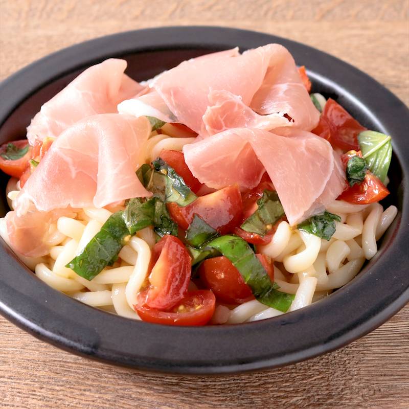 生ハムとバジルのトマト冷やしうどん 作り方・レシピ クラシル
