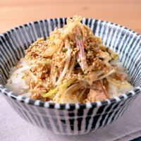わさび風味の香味野菜丼