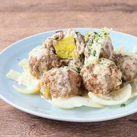 さつまいもの包みハンバーグ チーズクリームソース