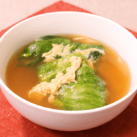 豆腐でヘルシー!ロールレタスかきたまスープ