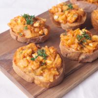 キムチとブルーチーズのブルスケッタ風