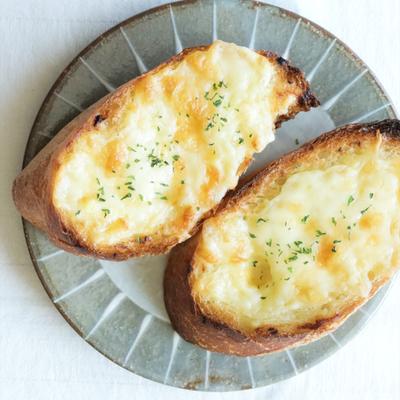あつあつガーリックチーズトースト