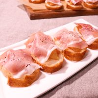 大人な味!りんごと生ハムのタルティーヌ