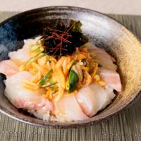 野菜たっぷり鯛の韓国風丼
