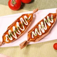 手軽に食べられるトマトとチーズのお好み焼きスティック