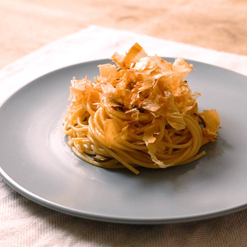 【鳥羽周作シェフのレシピ】無限パスタ3 塩昆布とかつお節のパスタ 作り方・レシピ クラシル