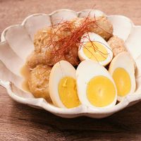 鶏つくねと卵の親子煮