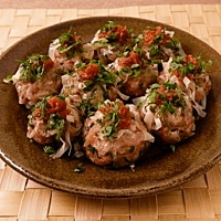 チーズ入り焼売風 梅肉添え