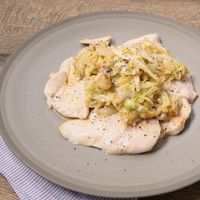 チキンソテーのキャベツチーズ乗せ 作り方・レシピ | クラシル